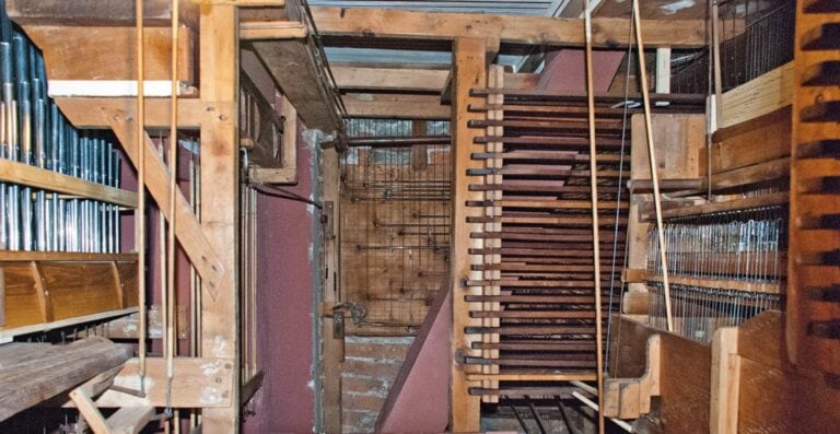 7. suisio (bg). chiesa parrocchiale di s. andrea ap. organo giudici & compagno 1856